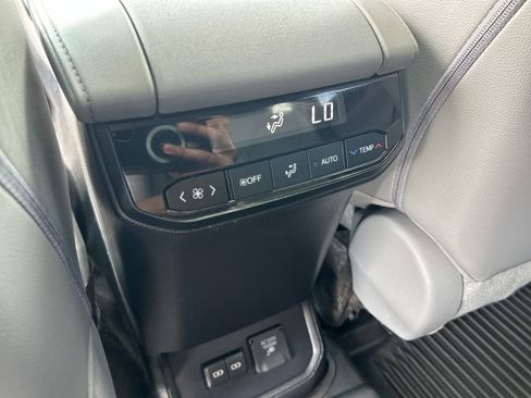 Used 2023 Toyota Highlander Limited image 30