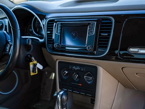 Used 2016 Volkswagen Beetle 1.8T SE image 12