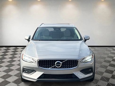 Used 2023 Volvo V60 B5 Cross Country Plus w/ Protection Package Premier image 8