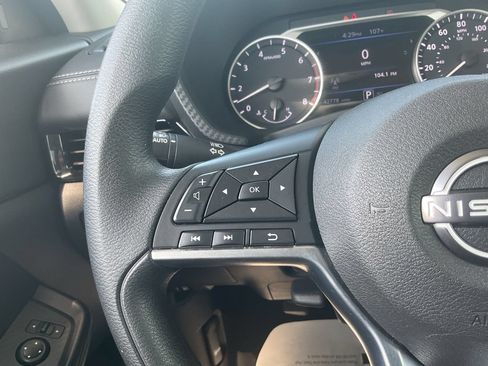 Used 2025 Nissan Sentra SV FWD image 29