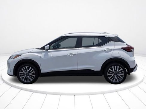 Used 2024 Nissan Kicks SV FWD image 6