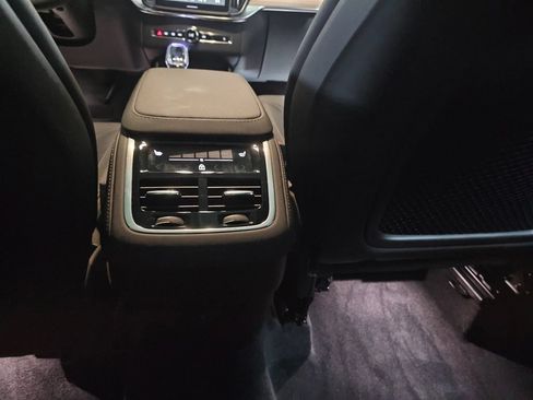 Certified 2025 Volvo XC90 B5 Plus AWD/4WD image 18