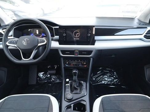 New 2025 Volkswagen Taos SE image 24