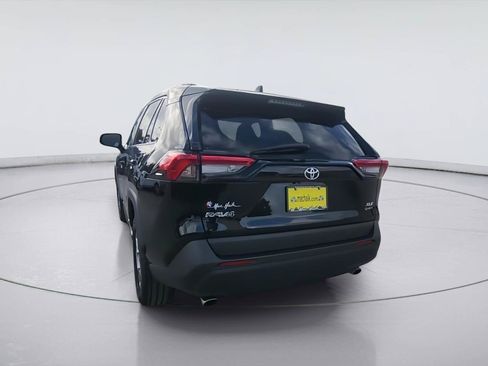 Used 2025 Toyota RAV4 XLE AWD/4WD image 7