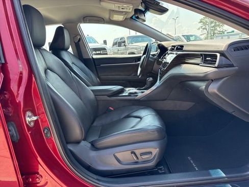 Used 2020 Toyota Camry XLE image 30