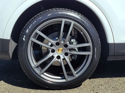 Used 2022 Porsche Cayenne S image 9