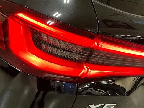 Used 2021 BMW X5 xDrive40i w/ M Sport Package image 31