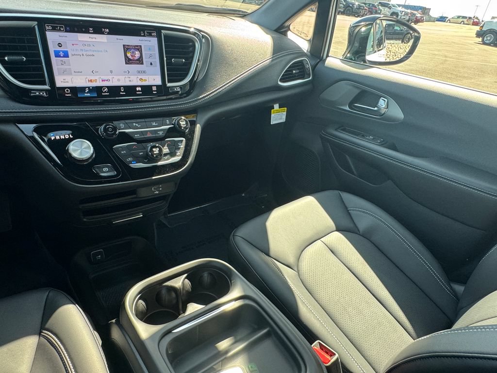 New 2027 Chrysler Pacifica Select FWD image 22