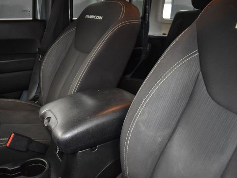 Used 2015 Jeep Wrangler Unlimited Rubicon w/ Connectivity Group image 14