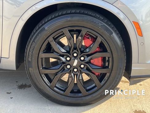Used 2023 Cadillac XT6 Sport w/ Technology Package AWD/4WD image 4