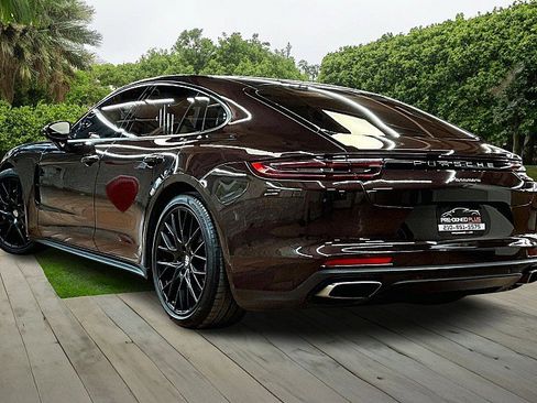 Used 2019 Porsche Panamera w/ Premium Package image 12