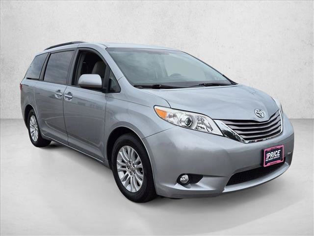 Used 2015 Toyota Sienna XLE FWD image 3