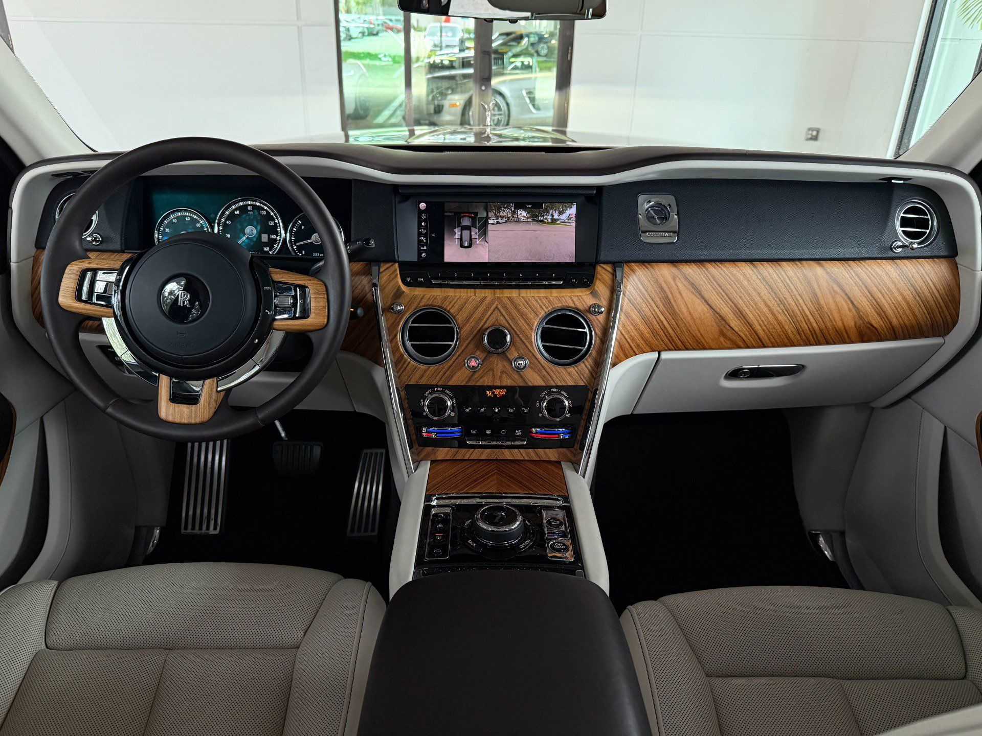 Used 2020 Rolls-Royce Cullinan AWD/4WD image 38