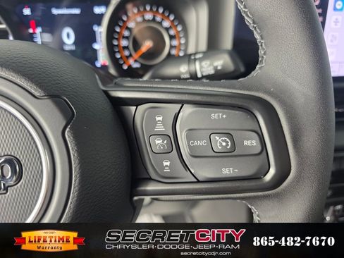 New 2025 Jeep Gladiator Mojave image 18