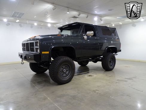 Used 1987 GMC Jimmy 4WD image 2
