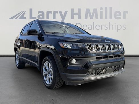 New 2025 Jeep Compass Latitude w/ Sun & Sound Group image 2