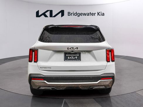 Certified 2025 Kia Sorento S FWD image 5
