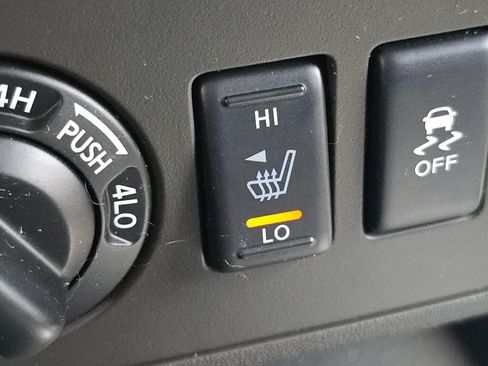 Used 2018 Nissan Frontier PRO-4X AWD/4WD image 30