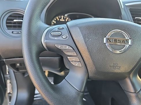 Used 2019 Nissan Pathfinder S image 18