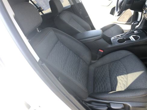 Used 2021 Chevrolet Equinox LT image 23