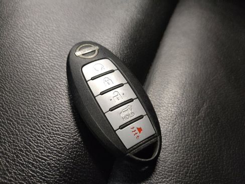 Used 2022 Nissan Pathfinder SL AWD/4WD image 32