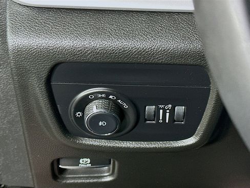 Used 2023 Jeep Grand Cherokee L Limited image 17