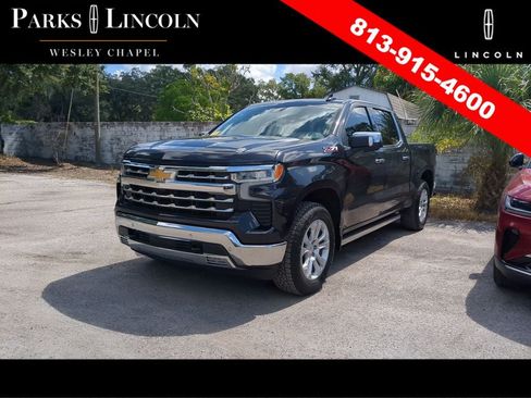 Used 2022 Chevrolet Silverado 1500 LTZ w/ Z71 Off-Road Package AWD/4WD image 9