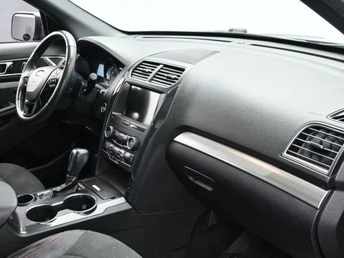 Used 2019 Ford Explorer XLT w/ Equipment Group 202A FWD image 30