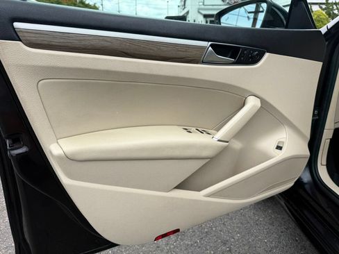 Used 2018 Volkswagen Passat 2.0T SE FWD image 9