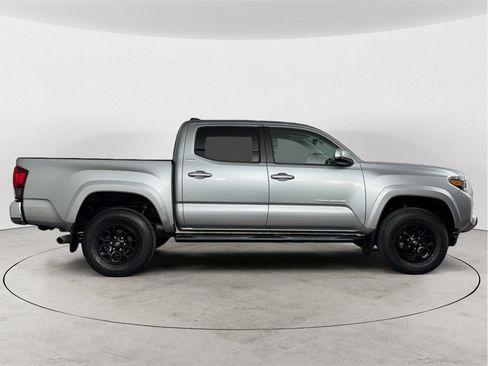 Used 2022 Toyota Tacoma SR5 RWD image 6