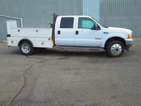 Used 2001 Ford F550 Crew Cab 176 WB XLT 4WD image 2
