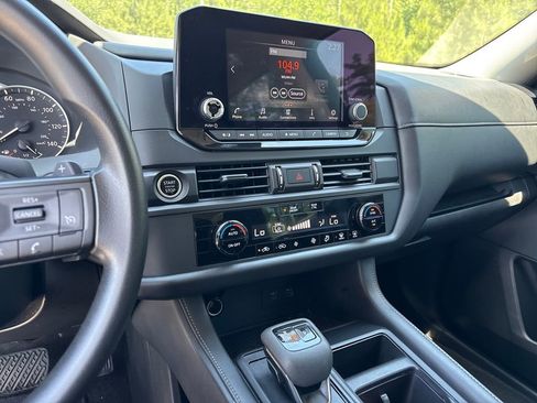 Used 2024 Nissan Pathfinder S FWD image 12