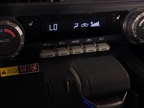 Used 2025 Toyota Tacoma SR5 AWD/4WD image 18