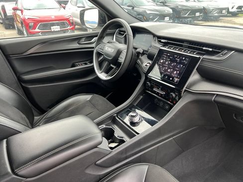 Used 2024 Jeep Grand Cherokee Altitude RWD image 36