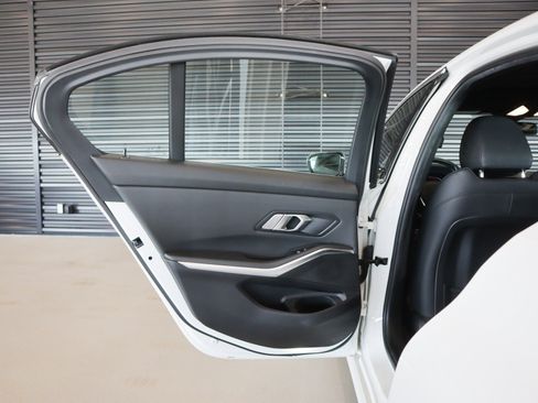 Used 2019 BMW 330i Sedan w/ Premium Package RWD image 23