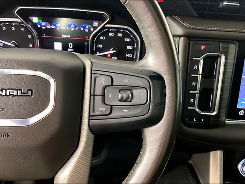 Used 2021 GMC Yukon XL Denali w/ Denali Premium Package AWD/4WD image 24
