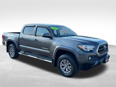 Used 2017 Toyota Tacoma SR5 w/ Tow Package AWD/4WD image 9