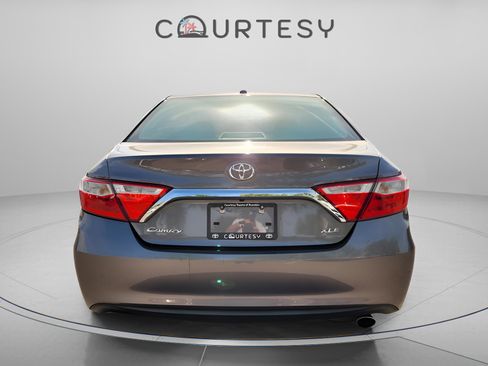 Used 2017 Toyota Camry XLE image 4