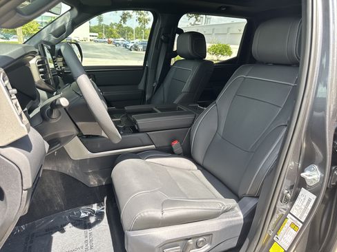 Used 2026 Toyota Tundra Limited AWD/4WD image 18