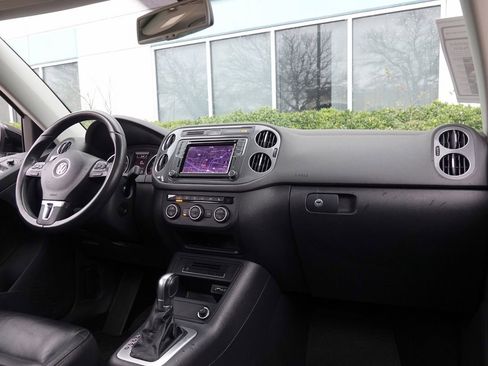 Used 2017 Volkswagen Tiguan Sport image 7