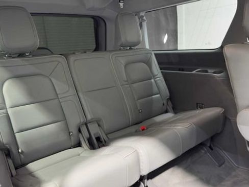 Used 2019 Lincoln Navigator L Select RWD image 15