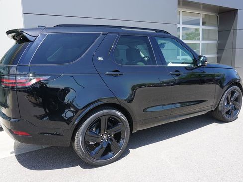 New 2025 Land Rover Discovery Dynamic SE image 4