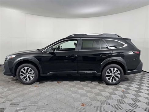 Used 2025 Subaru Outback Premium image 11