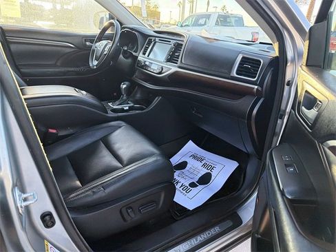 Used 2014 Toyota Highlander Limited image 28