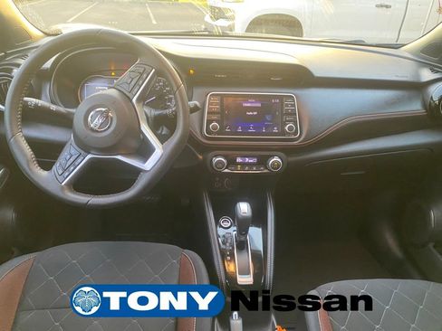 Used 2018 Nissan Kicks SR image 30
