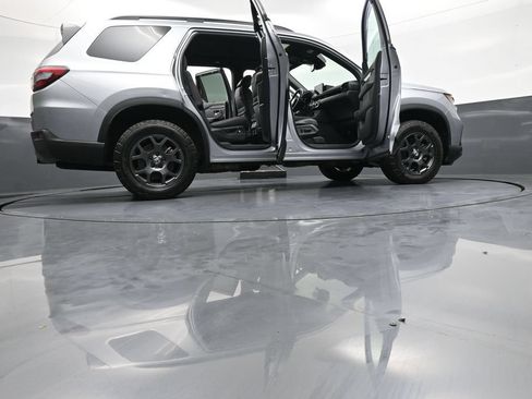 Used 2024 Honda Pilot TrailSport image 49