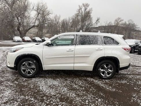 Used 2017 Toyota Highlander Limited Platinum image 2