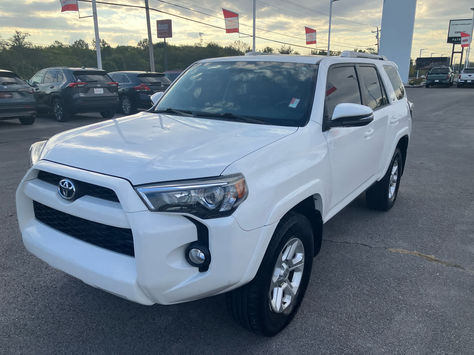 Used 2017 Toyota 4Runner SR5 Premium AWD/4WD image 3