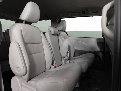 Used 2019 Toyota Sienna XLE FWD image 26