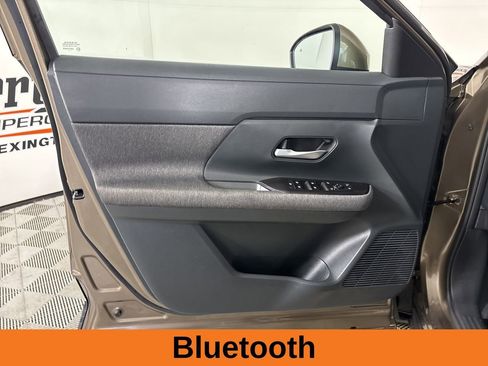 Used 2025 Nissan Kicks SV image 8